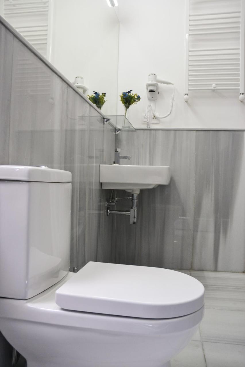 Piccolo Hotel Vake Tbilisi Ngoại thất bức ảnh